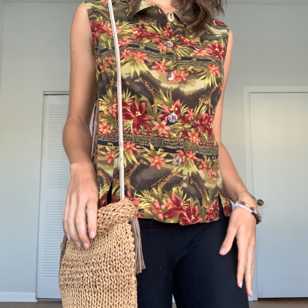 Vintage Giraffe Safari Sleeveless Button Down - Picture 6 of 8